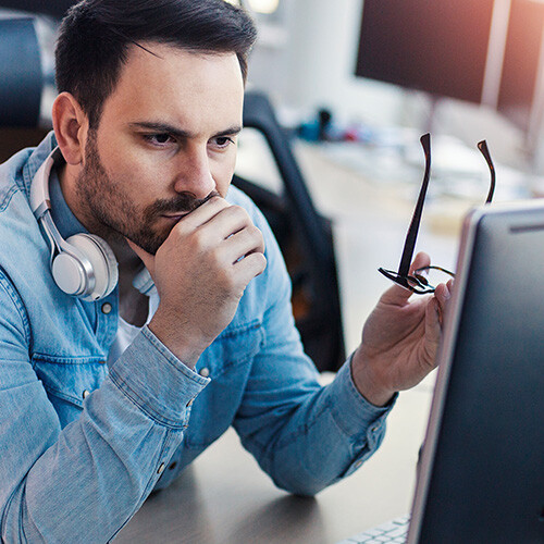 Managed services applications engineer optimizing systems